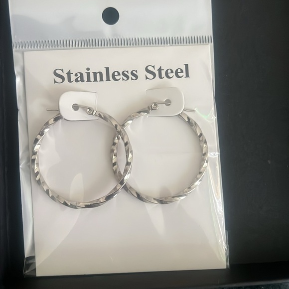 Stainless Steel Twisted Hoop Earrings NWT - Picture 5 of 5